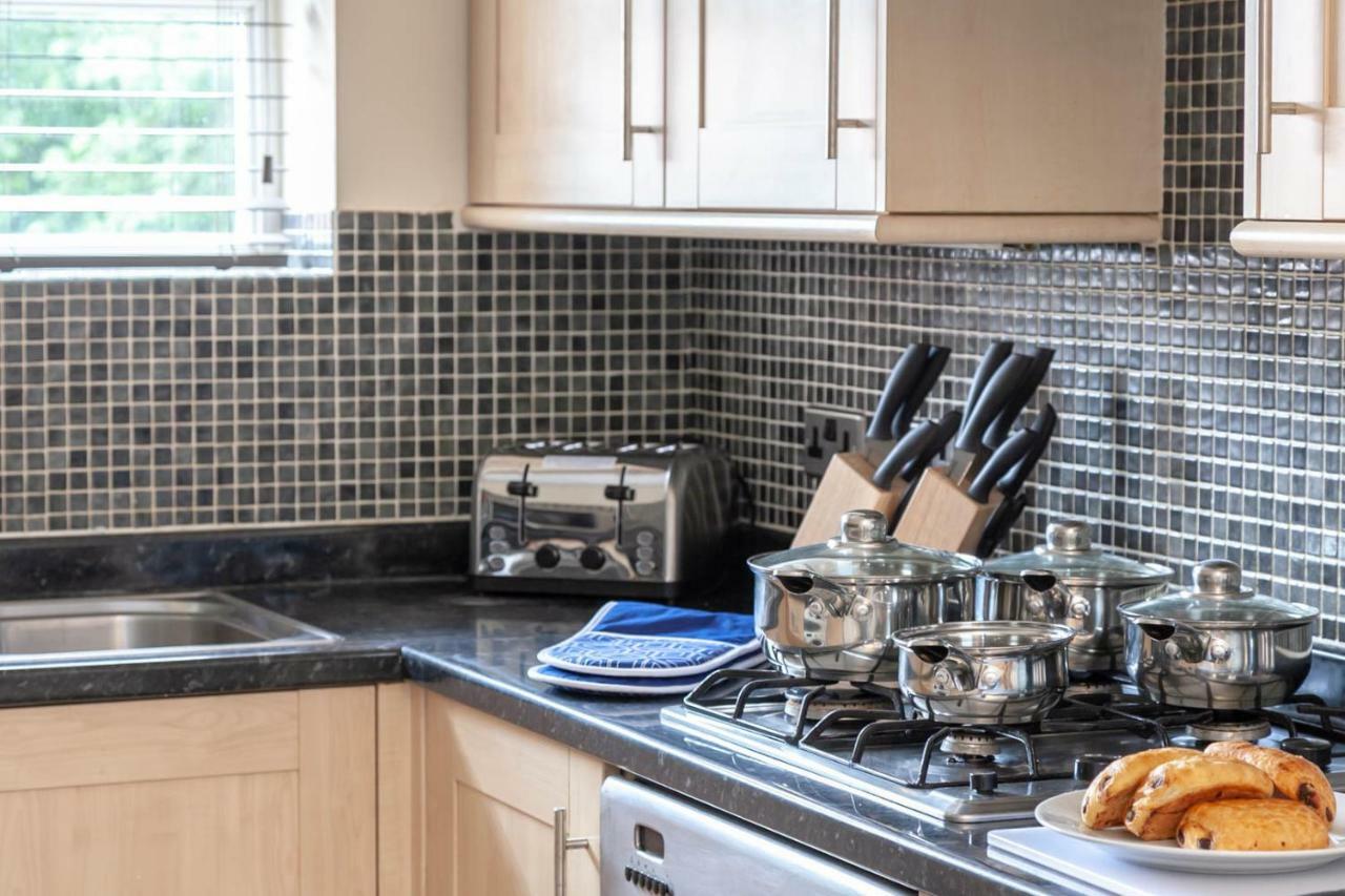 4 Bed Home, Driveway Parking Ideally Located In Latchford, Warrington - Executive St Marys House Exteriér fotografie