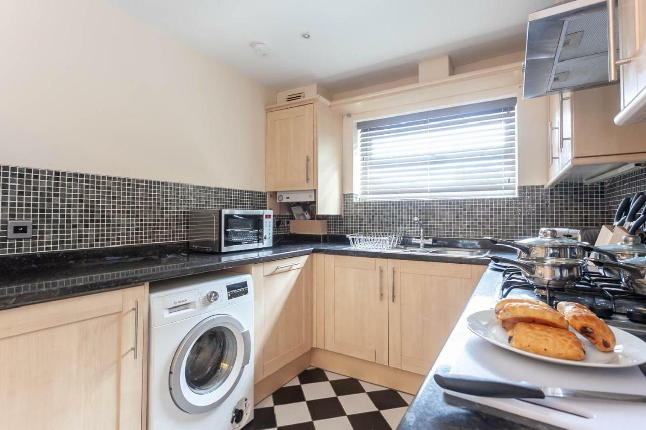 4 Bed Home, Driveway Parking Ideally Located In Latchford, Warrington - Executive St Marys House Exteriér fotografie