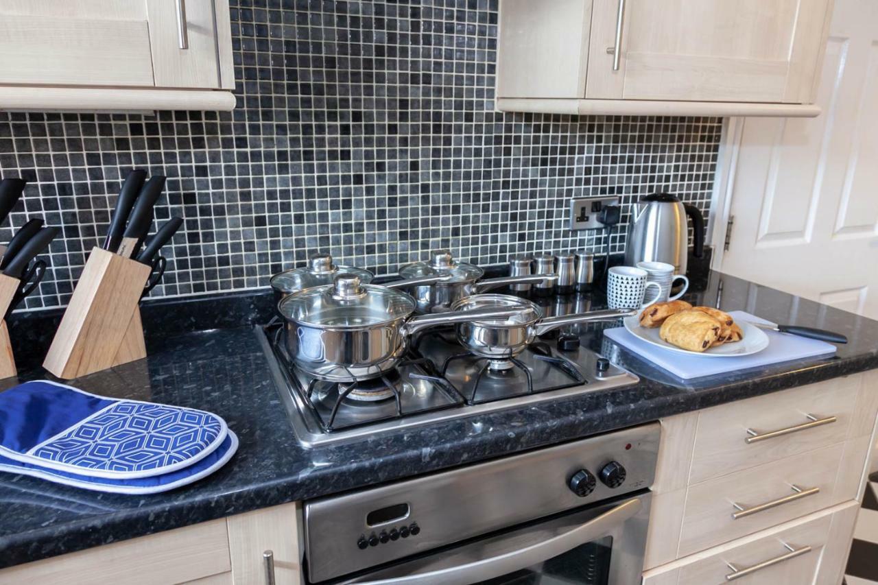 4 Bed Home, Driveway Parking Ideally Located In Latchford, Warrington - Executive St Marys House Exteriér fotografie