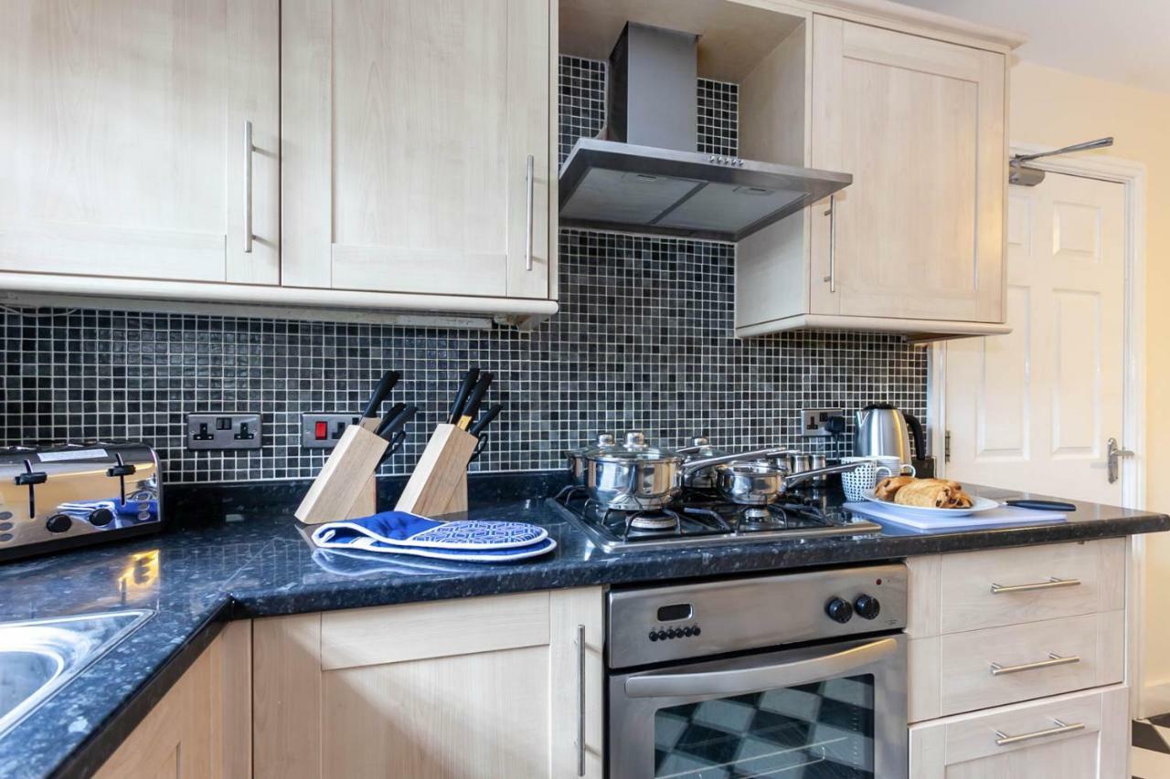 4 Bed Home, Driveway Parking Ideally Located In Latchford, Warrington - Executive St Marys House Exteriér fotografie
