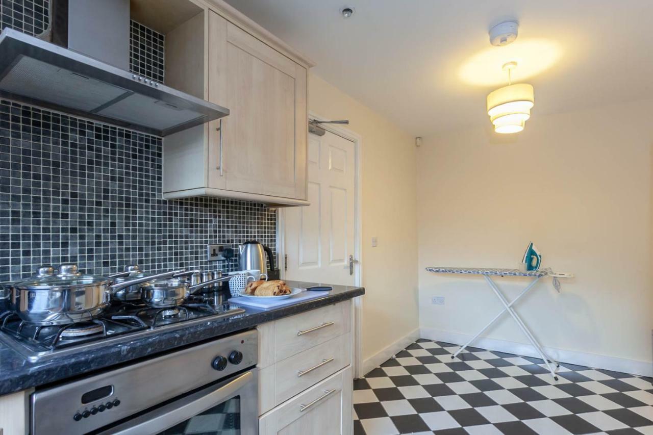 4 Bed Home, Driveway Parking Ideally Located In Latchford, Warrington - Executive St Marys House Exteriér fotografie
