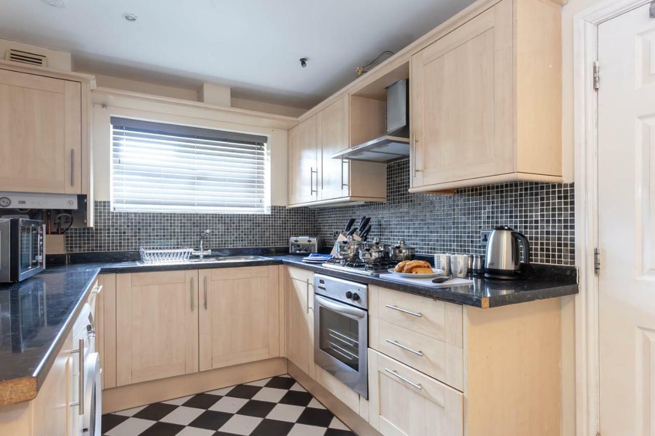 4 Bed Home, Driveway Parking Ideally Located In Latchford, Warrington - Executive St Marys House Exteriér fotografie