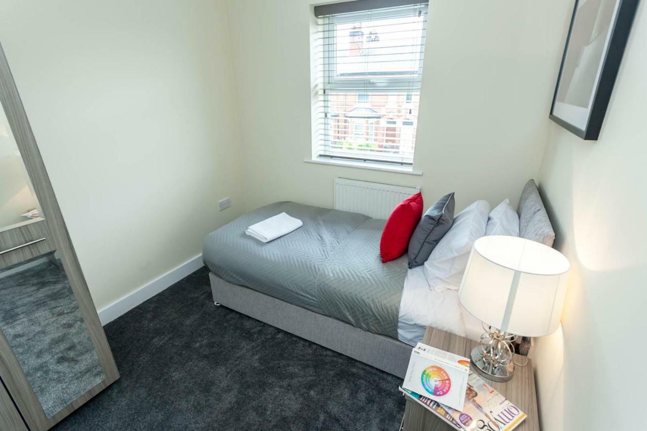 4 Bed Home, Driveway Parking Ideally Located In Latchford, Warrington - Executive St Marys House Exteriér fotografie